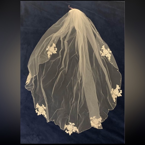 Bel Aire Veil- Embroidered Lace (V7201) - Picture 3 of 3